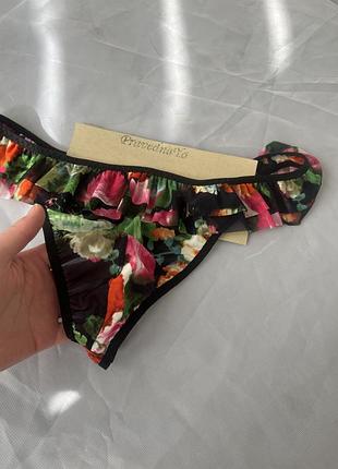 Стрінги з рюшами 4