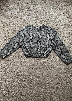 Свитер женский в змеиный принт zara
