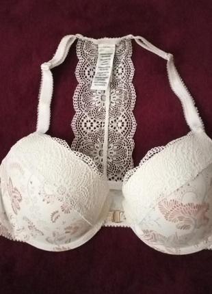 Бюстгальтер зі застібкою спереду і красивою спинкою