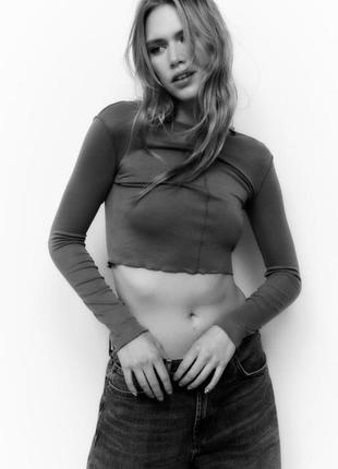 Вкорочений реглан лонгслів з виворотними швами zara
