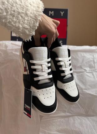Распродажа, акция! кожаные кроссовки tommy jeans t 98 retro basket ess7 фото