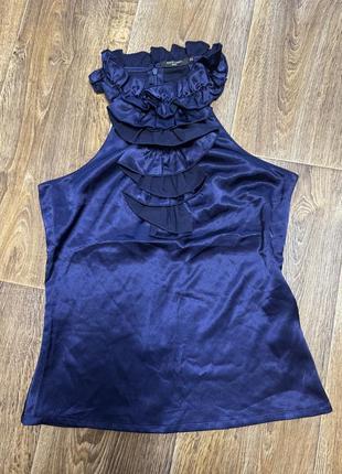 Атласная блузка жабо