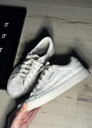 Шкіряні кросівки adidas sleek