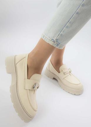 Жіночі лофери 17987 бежеві шкіра