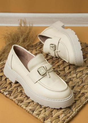 Жіночі лофери 17987 бежеві шкіра