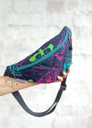 Бананка з кольоровим принтом