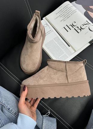 Бежеві моко жіночі зимові угги уггі на високій підошві потовщеній жіночі зимові угги...