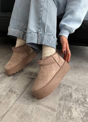 Бежеві моко жіночі зимові угги уггі на високій підошві потовщеній жіночі зимові угги...