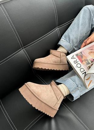 Бежеві моко жіночі зимові угги уггі на високій підошві потовщеній жіночі зимові угги...