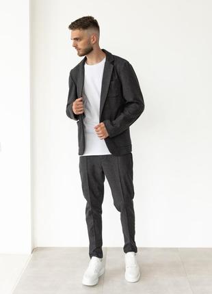 Чоловічий костюм