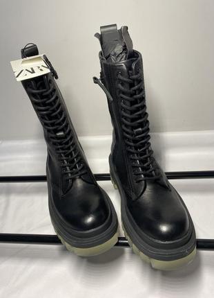Кожаные шапочки zara