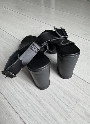 Чорні босоніжки туфлі сандалі на підборах