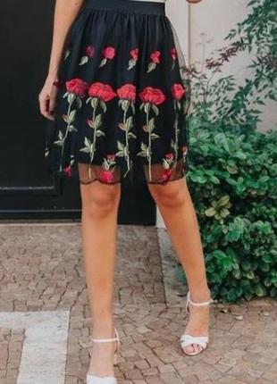Красива спідниця юбка з вишивкою