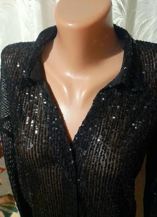 Блискуча блузка в паєтках