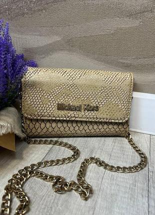 Жіноча маленька сумка michael kors через плече на ланцюжку світло коричнева з принтом