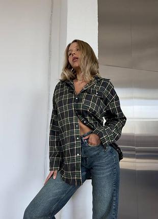 Трендовые рубашки в клетку на кнопках