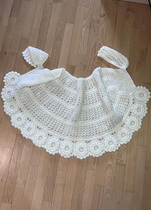 Красивая вязаная накидка ручной работы