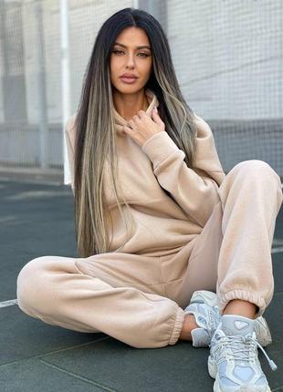 Жіночий костюм