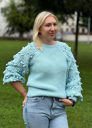 В'язаний жіночий светр ручної роботи "букет"