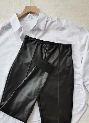 Чорні шкіряні лосини