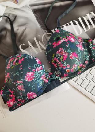 Брендовый бюстгальтер на тонком поролоне размера 70в