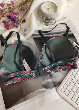 Брендовый бюстгальтер на тонком поролоне размера 70в