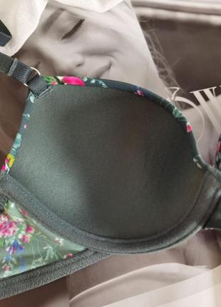 Брендовый бюстгальтер на тонком поролоне размера 70в