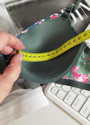 Брендовый бюстгальтер на тонком поролоне размера 70в