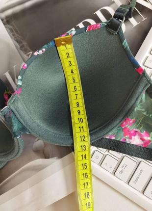 Брендовый бюстгальтер на тонком поролоне размера 70в