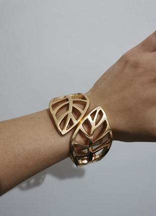 Об'ємний браслет золотого кольору