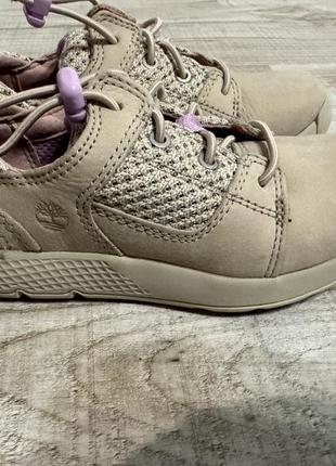 Нові кросівки