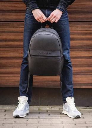 Чоловічий рюкзак молодіжний шкіряний щільний місткий повсякденний міський стильний чорний calvin klein2 фото