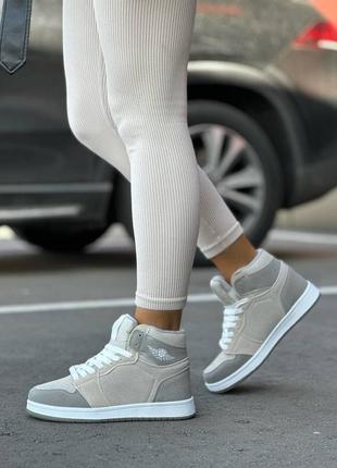 Жіночі, зимові кросівки.