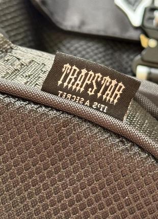 Топ! сумка-мессенджер через плечо trapstar с рефлективным логотипом в черном цвете....