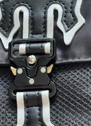 Топ! сумка-мессенджер через плечо trapstar с рефлективным логотипом в черном цвете....