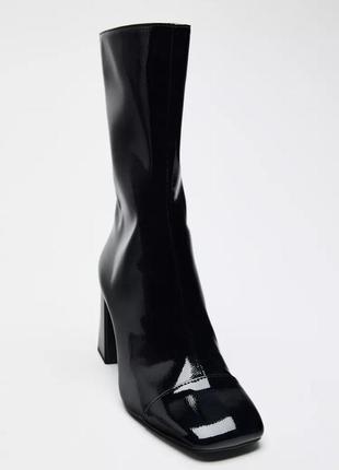 Ботинки с лакированным эффектом