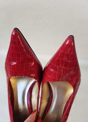 Лаковые червонв элегантные туфли под кожу рептилии крокодила6 фото