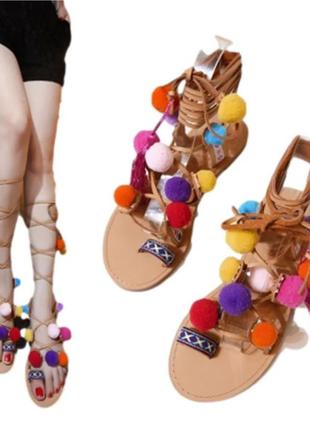 Кольорові барвисті нереальні фантастичні сандалі босоніжки гладіатори на зав'язках в бохо етно стилі з бомбонами орнамент9 фото