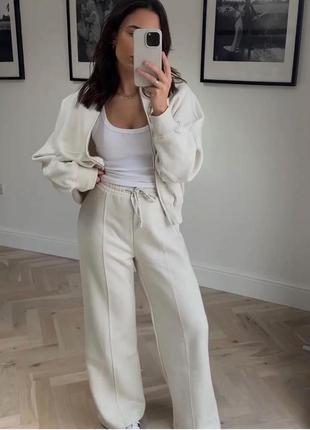 Спортивныйw костюм zara на флісі m l молочний  чорний