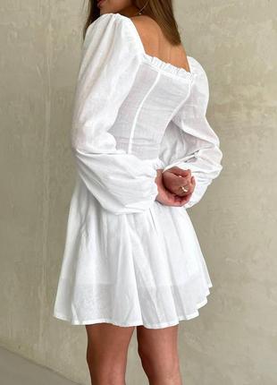Однотонна бавовняна сукня erika з імітацією корсета білого кольору3 фото