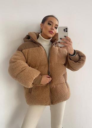 Пуховик fluffy puffer женский из эко меха бежевый c вставками со съемным капюшоном