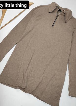 Платье женское мини коричневого цвета оверсайз на молнии от бренда pretty little thing xs s