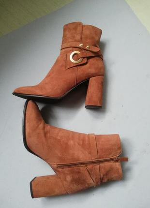 Замшові ботільони 39 р