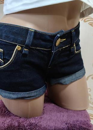 Джинсовые шорты с золотыми нитями