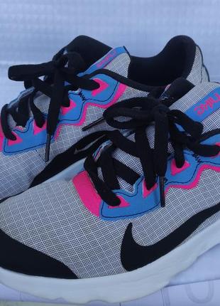 Жіночі кросівки nike р. 40 (39)