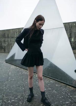 Короткое черное платье с завязками zara new