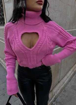 Свитер вязаный с вырезом сердечко