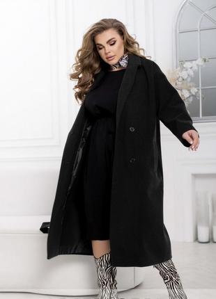 Стильное монохромное двубортное пальто oversize