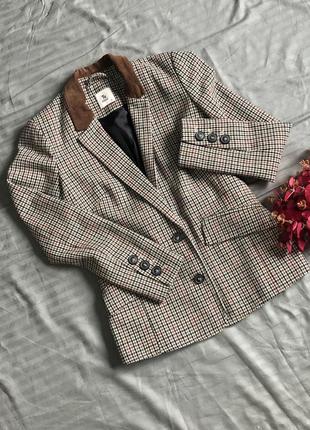 Жіночий теплий піджак з вовною у клітинку