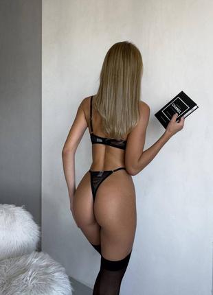 Комплект белья с яркой вышивкой4 фото
